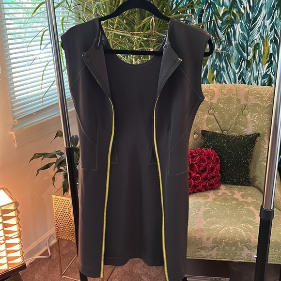 Dark green French connection bodycon dress. - Picture 6 of 10
